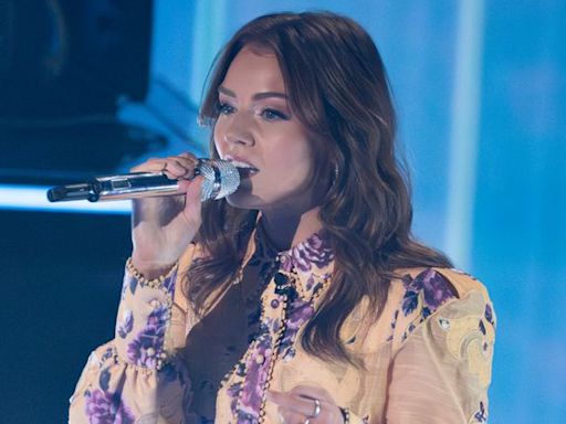 Loretta Lynn's granddaughter Emmy Russell sings Bonnie Raitt classic on “American Idol”