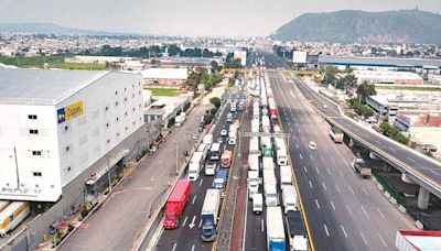 Bloqueo en la México-Puebla: Autobuses toman rutas alternas para sortear cierre