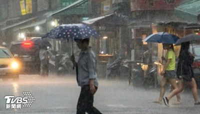 梅雨伴雷擊狂炸！明「雨彈升級」天氣更惡劣 半個台灣躲不了