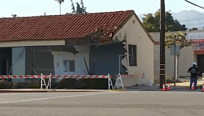 3 killed and 3 hurt when car flies into power pole, knocking out electricity in Pasadena, California