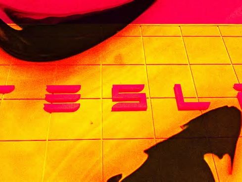 Facebook Cofounder Says Tesla Has Committed "Consumer Fraud on a Massive Scale," Will End in Jail