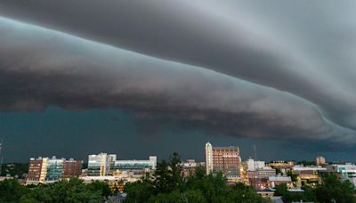 As severe storms move into Omaha metro, large hail and even tornadoes are possible