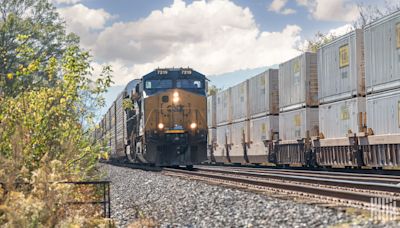 Weekly U.S. rail traffic remains up