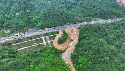 梅大高速坍方增至48死 陸副總理張國清到場坐鎮指導