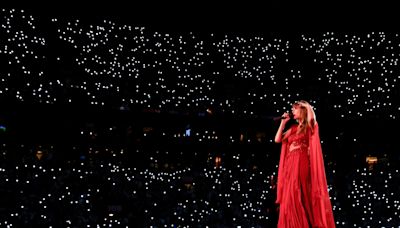 Meet the girls who started an Eras Tour craze with some balloons and got a Swift shoutout