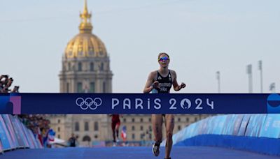 JO 2024 : Cassandre Beaugrand en or, Léo Bergère en bronze, un triathlon historique pour la France