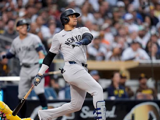 Juan Soto responds to Padres fan's boos by hitting 423-foot home run during Yankees win