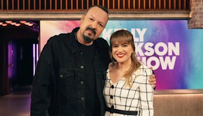 Pepe Aguilar celebró 35 años de carrera musical en el programa de Kelly Clarkson