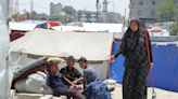 Habitantes de Gaza descrevem vida nas tendas como um “inferno” com a chegada do calor do Verão