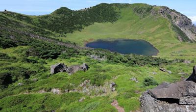 Soup broth is damaging South Korea’s highest mountain, warn officials