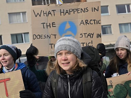 Greta Thunberg é multada pela terceira vez por desobedecer à polícia em protesto climático