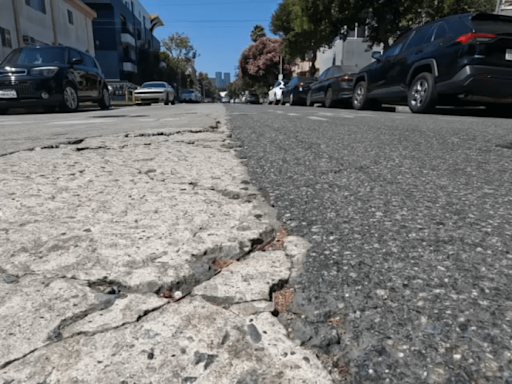 División de hormigón: vea las diferencias de la misma calle en Beverly Hills y Los Ángeles