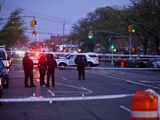 Man gunned down overnight in Queens; cops search for suspect