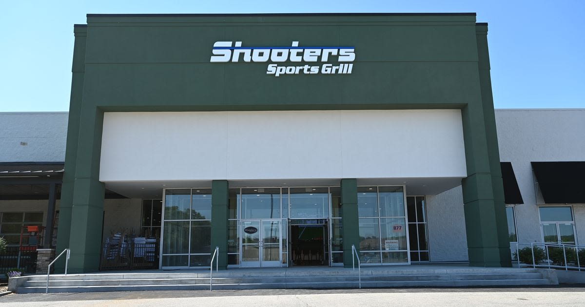 Shooters Sports Grill and its 'Hamilton Jumbotron' to open in June
