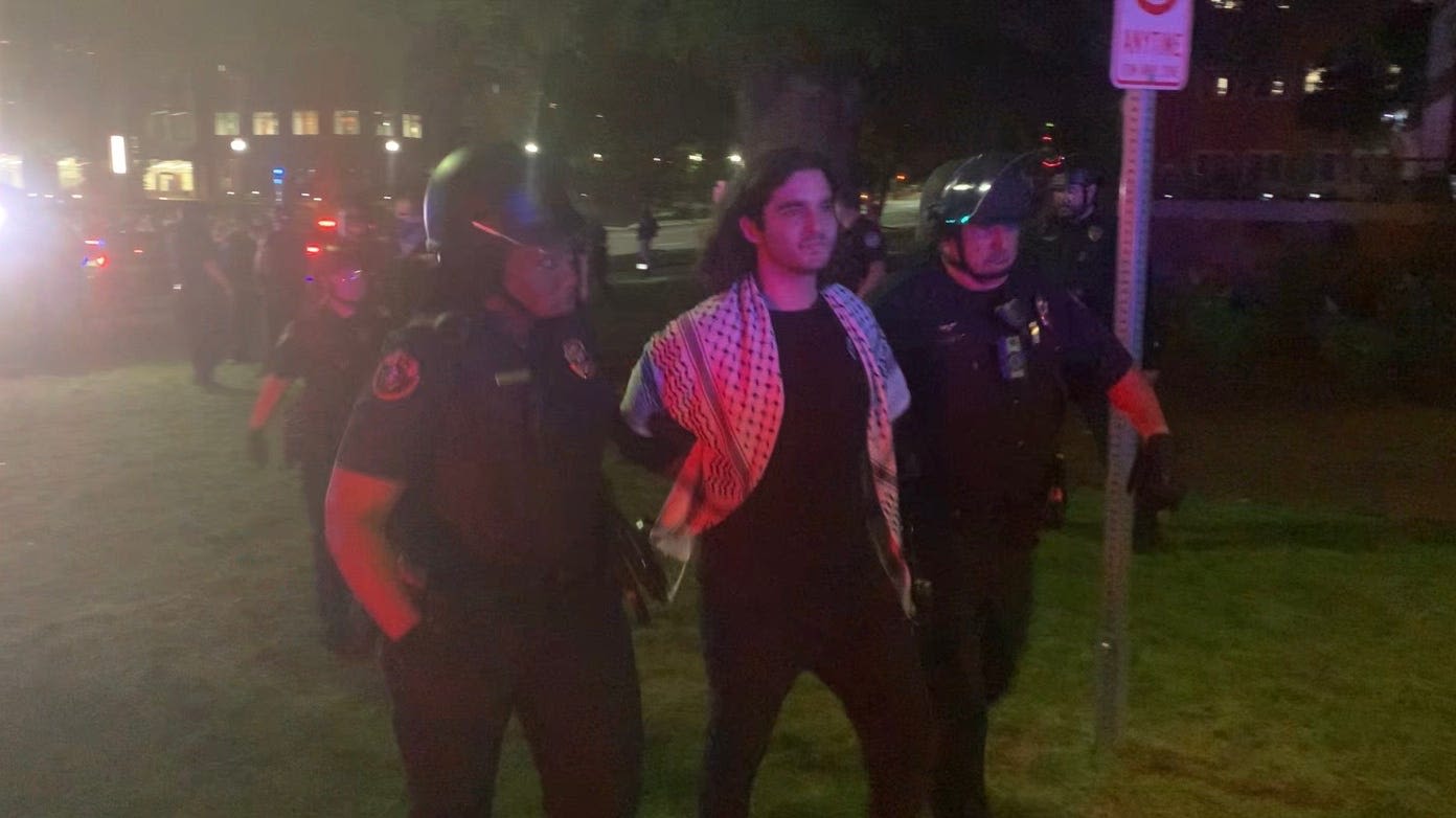 Police arrest demonstrators on University of Tennessee campus