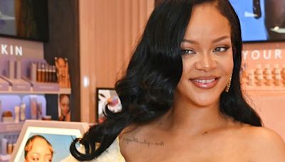 Rihanna Just Embraced A Pastel Manicure For Autumn