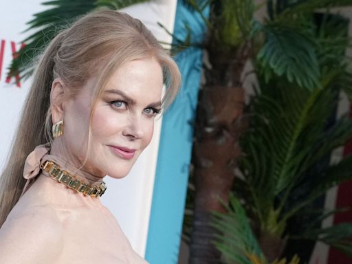 Nicole Kidman, 57 ans, divine dans une robe longue moulante irisée : elle fascine
