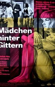 Mädchen hinter Gittern