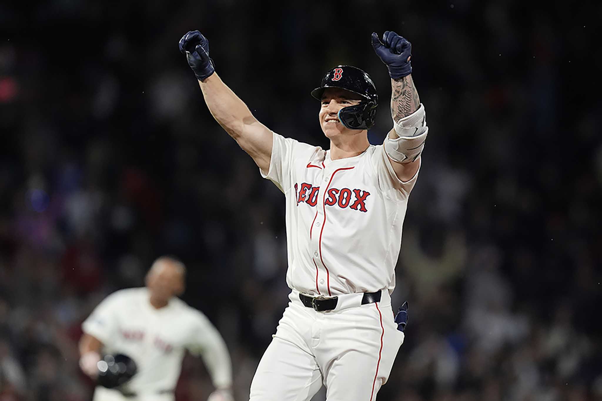 Tyler O'Neill's bloop single lifts Boston Red Sox past Chicago Cubs 5-4