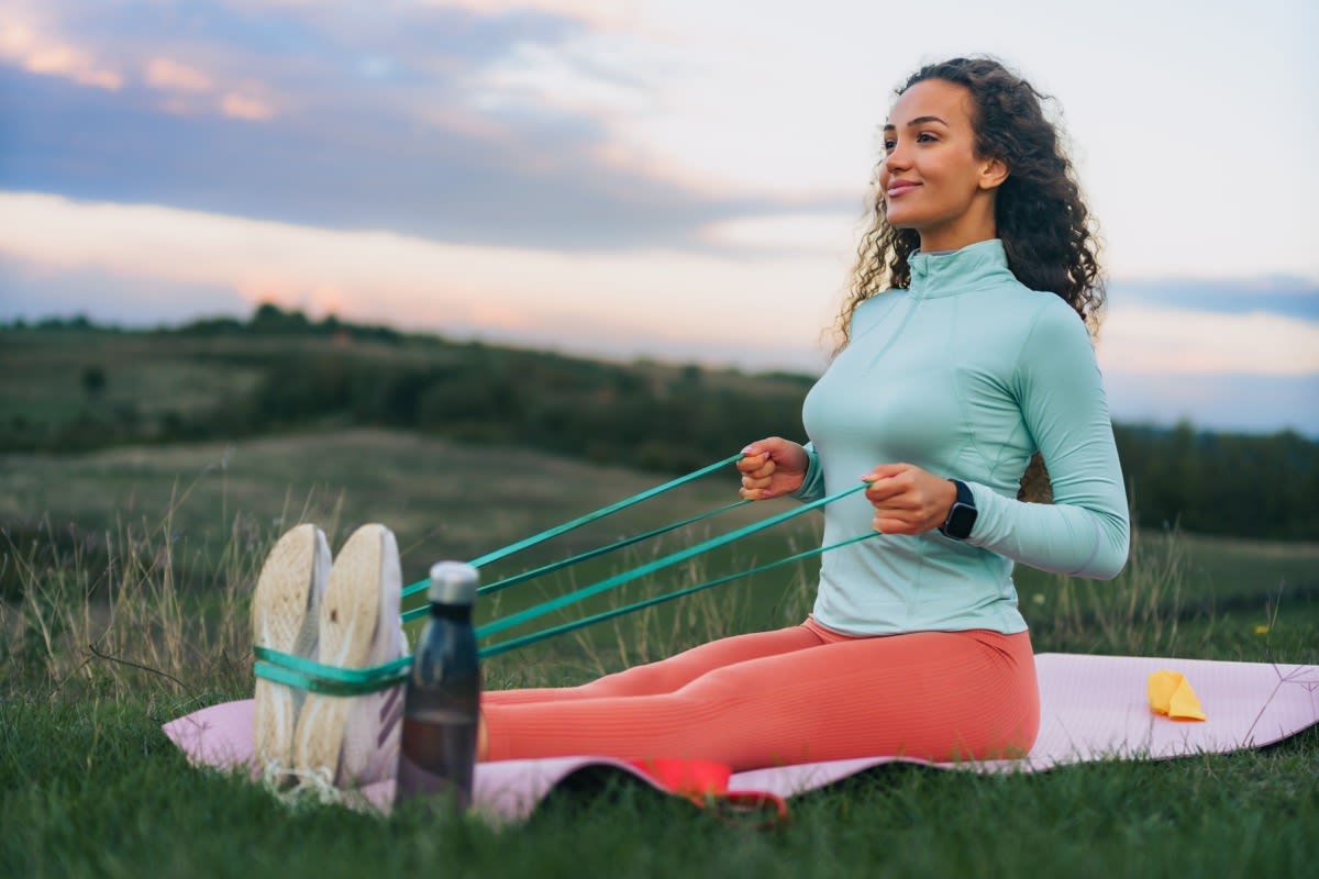 9 Best Resistance-Band Workouts for Weight Loss, Fitness Experts Say