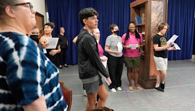 See inside rehearsals for 'Cinderella' performed by deaf and hearing cast and crew