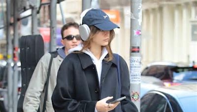 Kaia Gerber Keeps Wearing Grandpa Sneakers, and I Can’t Believe I Want a Pair