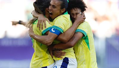 Brasil gana con lujo de Marta