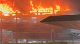 Un incendio en el aparcamiento del aeropuerto de Luton, en Londres, obliga a suspender los vuelos