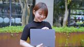 受到女生喜愛新設計：ASUS Vivobook S 14 OLED（S5406）巧妙的輕薄 AI 文書機