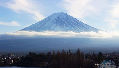 富士山今夏首起死亡案例！ 中國男攀登2度身體不適「昏迷救不回」