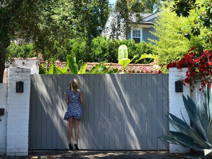 A couple are in a fight with LA over their right to destroy the home that Marilyn Monroe died in