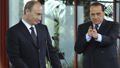 Vladimir Putin Cut Out a Deer’s Heart and Gave It to Silvio Berlusconi