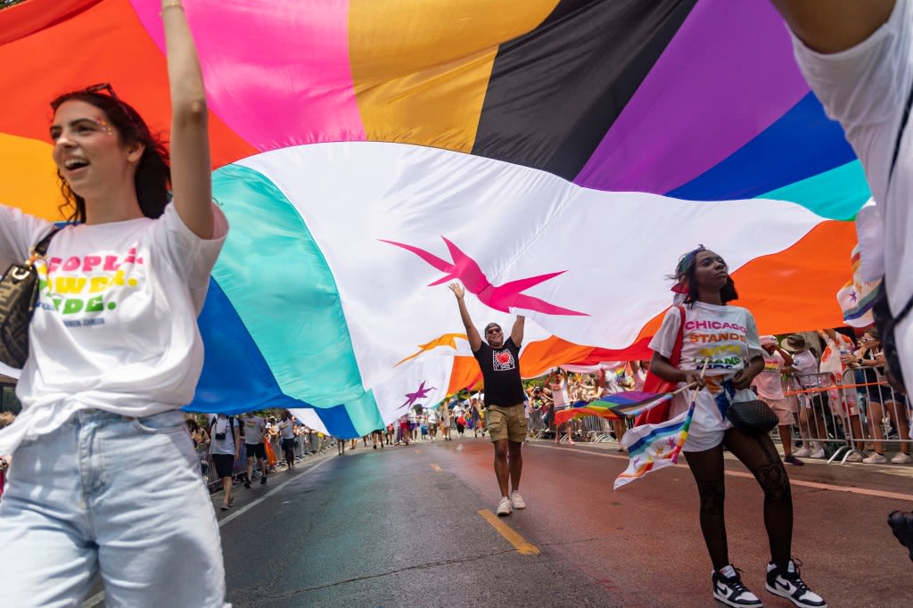 Chicago Pride Parade steps off in Lakeview
