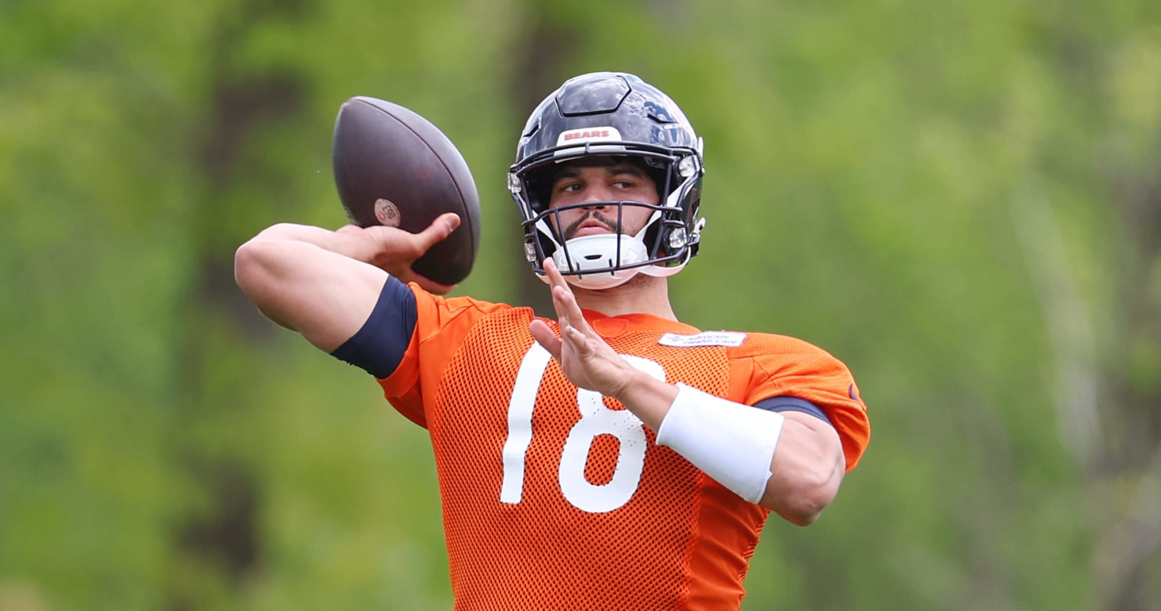 Former Bears Exec Says 'It Is F--king Hard' to Play QB in Chicago