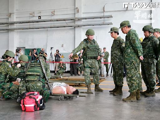 穿上軍裝！賴清德上任首次漢光演習 親自視導國軍傷患檢傷