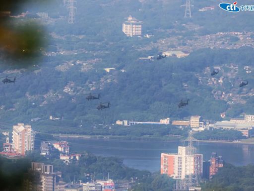 520空中分列式預演 F-16V、IDF、勇鷹5機編隊衝過台北上空 絕美照大公開