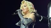 Madonna rompe en llanto en uno de sus conciertos en México