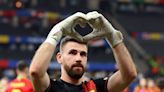 Spain goalkeeper Simon set to miss four months after wrist surgery