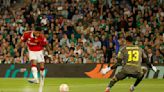 El Manchester United apea al Betis de la Europa League, el Sevilla avanza por los pelos