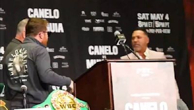 Canelo Álvarez y Óscar de la Hoya se enfrentan en conferencia de prensa: "Eres un pend..."