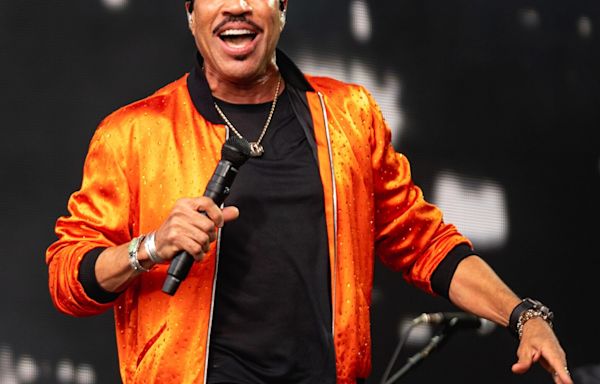 How Lionel Richie Made Music History And Stacked A $200 Million Net Worth