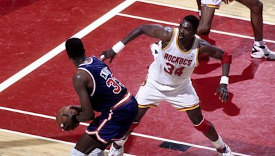 Rockets honor Hakeem Olajuwon as best defender in team history