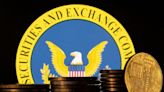 En hito para criptomonedas, regulador EEUU aprueba 11 fondos ETFs para operaciones con bitcóins