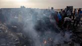 Israel alega que un incendio causó la mayoría de muertos por ataque en campamento en Rafah - El Diario NY