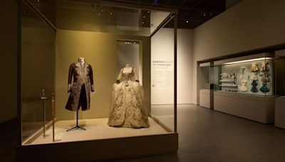 想一窺法國兩大世紀的服裝、珠寶、配飾以及文化？必到故宮文化博物館大型展覽《法國百年時尚》！ | ELLE HK