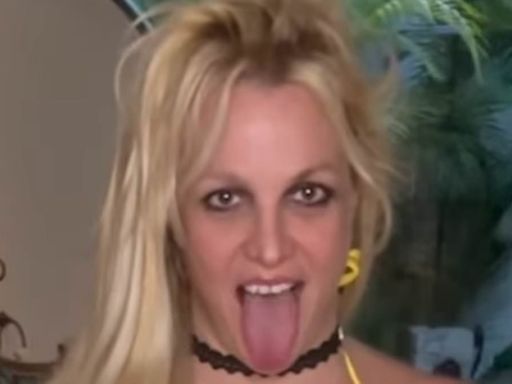 Britney Spears rocks TINY yellow bikini as she vacations in Mexico