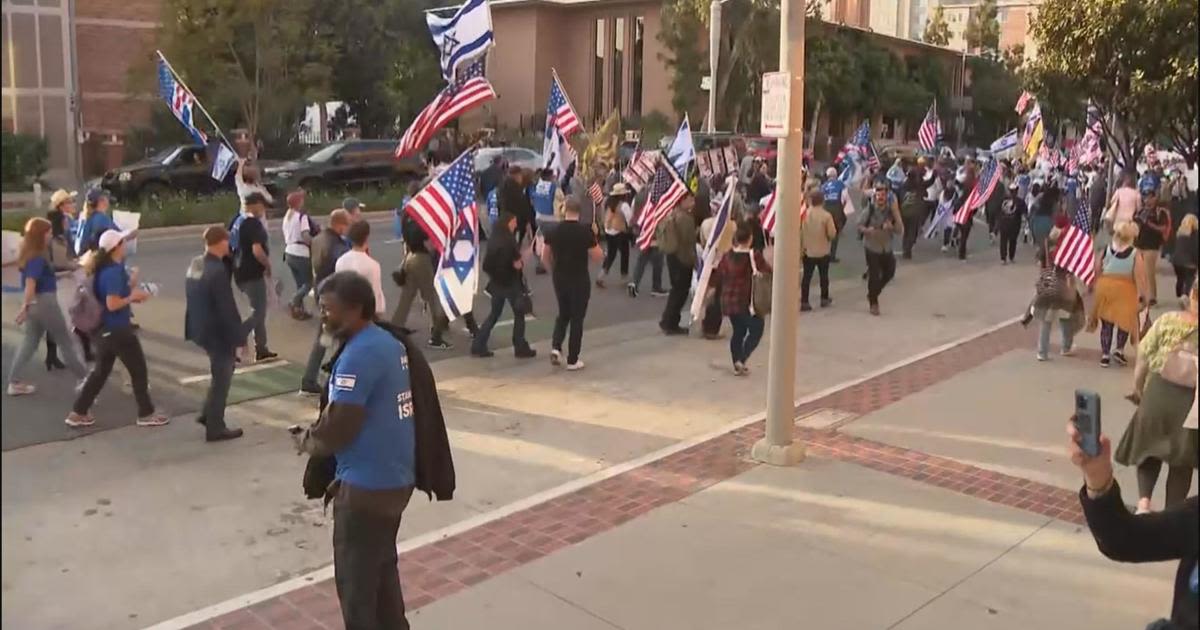 Pro-Israeli demonstrators rally outside USC as commencement ceremonies start
