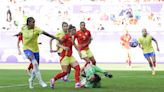 España sale del atasco ante Brasil y asegura el liderato grupal con goles de Athenea del Castillo y Alexia Putellas (0-2)