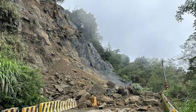 嘉義梅山166縣道山崩！大量土石傾瀉交通阻 鄉公所急發文籲改道｜壹蘋新聞網