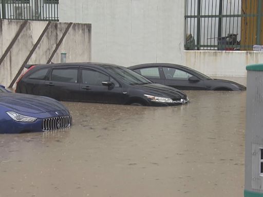 黃色暴雨警告信號生效 將軍澳敬賢里一度水浸